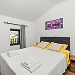 Bugenvilija With Private Pool * Ladrovici