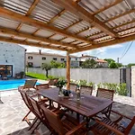 Bugenvilija With Private Pool 빌라 *