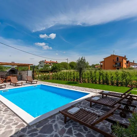 Вилла Bugenvilija With Private Pool