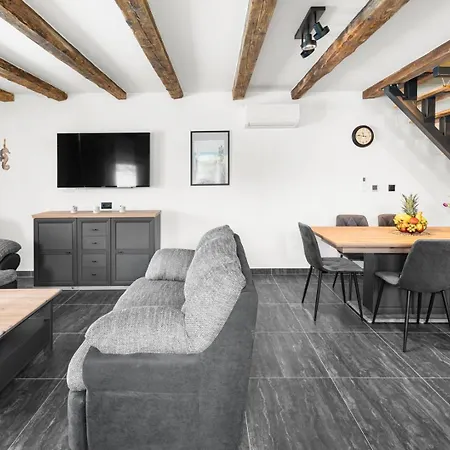 Vila Bugenvilija With Private Pool