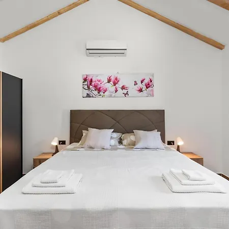 Bugenvilija With Private Pool *