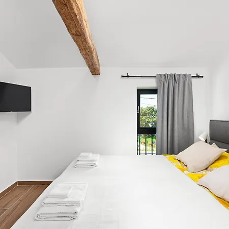 Bugenvilija With Private Pool Ladrovici