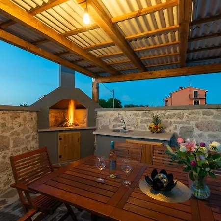 Bugenvilija With Private Pool * Ladrovici