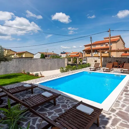 Bugenvilija With Private Pool * Ladrovici