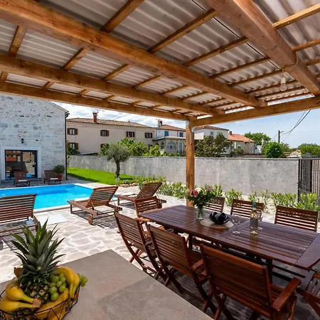 Villa Bugenvilija With Private Pool