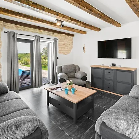 Bugenvilija With Private Pool Ladrovici