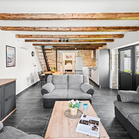 Bugenvilija With Private Pool * Ladrovici