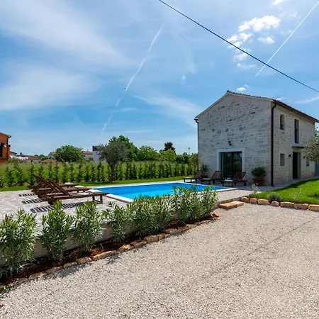 Villa Bugenvilija With Private Pool